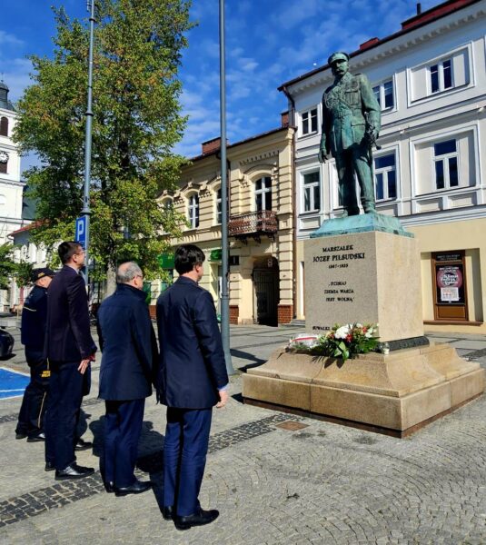 Suwałki oddają hołd J. Piłsudskiemu