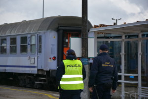 Bezpieczna Wielkanoc na dworcach i w pociągach