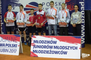 Medale młodych badmintonistów