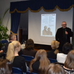 Biblioteka książka o Wajdzie