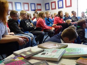 Biblioteka spotkanie z Barbarą Kosmowską SP 9