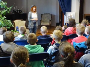 Biblioteka spotkanie z Barbarą Kosmowską SP 9