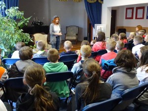 Biblioteka spotkanie z Barbarą Kosmowską SP 9