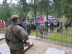 Suwałki Grupa Bielickiego obchody w lesie szwajcarskim