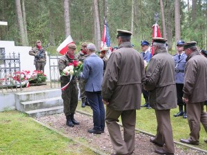 Suwałki Grupa Bielickiego obchody w lesie szwajcarskim