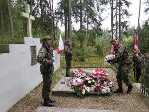 Suwałki Grupa Bielickiego obchody w lesie szwajcarskim