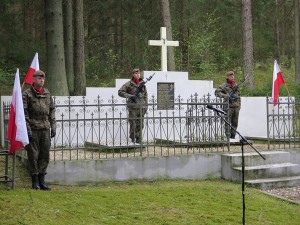 Suwałki Grupa Bielickiego obchody w lesie szwajcarskim