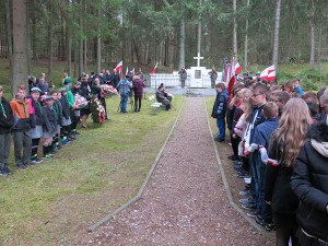 Suwałki Grupa Bielickiego obchody w lesie szwajcarskim