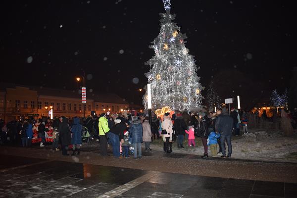 Suwałki rozświetlenie choinki miejskiej