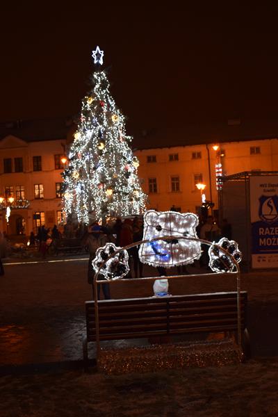 Suwałki rozświetlenie choinki miejskiej