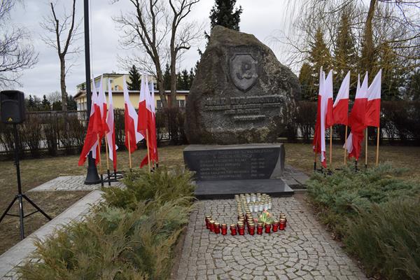 Suwałki Żołnierze Wyklęci składanie kwiatów