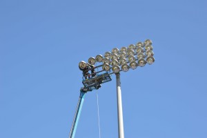 Trwa modernizacja oświetlenia stadionu piłkarskiego