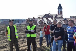 Suwałki Os. Franciszkańska sadzenie drzew