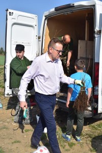 Suwałki Os. Franciszkańska sadzenie drzew