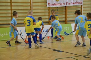 Suwałki rozgrywki unihokeja przedszkolaków