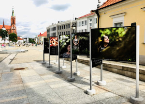 Ze stołem, pod osłoną nieba. Mieszkańcy podlaskiego z różnych krajów