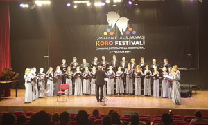 Suwalski Chór Kameralny na podium