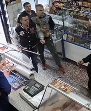Policja poszukuje podejrzanych o pobicie