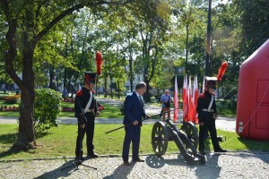 Suwałki 100-lecie wyzwolenia sadzenie dębów wolności