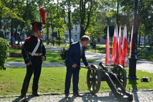 Suwałki 100-lecie wyzwolenia sadzenie dębów wolności