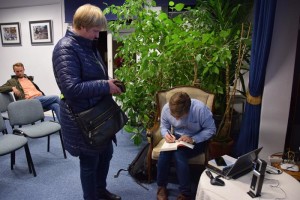 Suwałki Biblioteka Publiczna spotkanie z Tomaszem Grzywaczewskim