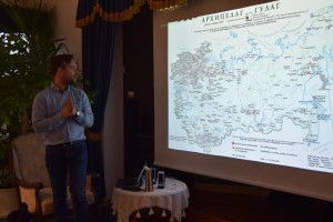 Suwałki Biblioteka Publiczna spotkanie z Tomaszem Grzywaczewskim