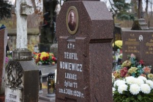 Suwałki na grobach zasłużonych