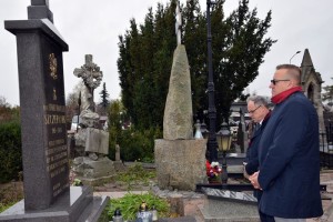 Władze na grobach zasłużonych dla Suwałk