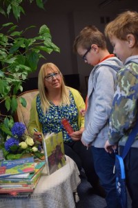 Suwałki Agnieszka Frączek spotkanie w Bibliotece Publicznej w Suwałkach
