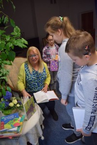 Suwałki Agnieszka Frączek spotkanie w Bibliotece Publicznej w Suwałkach