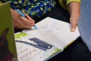 Suwałki Agnieszka Frączek spotkanie w Bibliotece Publicznej w Suwałkach