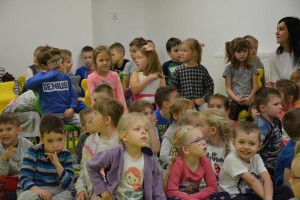Suwałki Przedszkole nr 1 czyta dzieciom