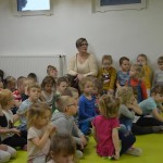 Suwałki Przedszkole nr 1 czyta dzieciom