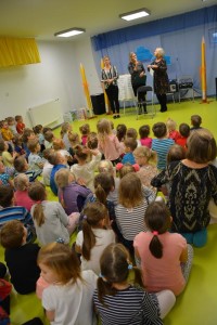 Suwałki Przedszkole nr 1 czyta dzieciom