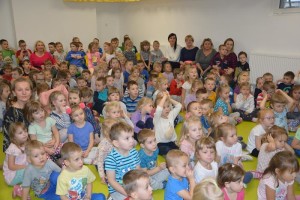 Suwałki Przedszkole nr 1 czyta dzieciom