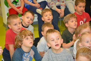 Suwałki Przedszkole nr 1 czyta dzieciom