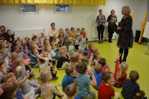 Suwałki Przedszkole nr 1 czyta dzieciom