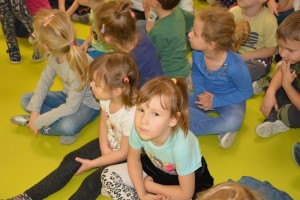 Suwałki Przedszkole nr 1 czyta dzieciom