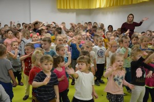Suwałki Przedszkole nr 1 czyta dzieciom