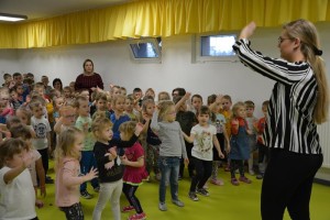 Suwałki Przedszkole nr 1 czyta dzieciom
