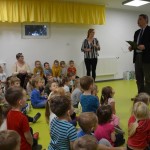 Suwałki Przedszkole nr 1 czyta dzieciom