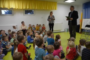 Suwałki Przedszkole nr 1 czyta dzieciom