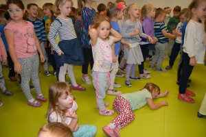 Suwałki Przedszkole nr 1 czyta dzieciom