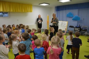 Suwałki Przedszkole nr 1 czyta dzieciom