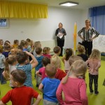 Suwałki Przedszkole nr 1 czyta dzieciom