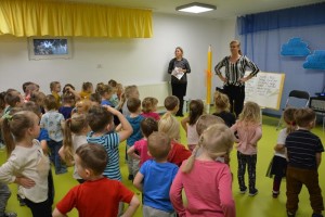 Suwałki Przedszkole nr 1 czyta dzieciom