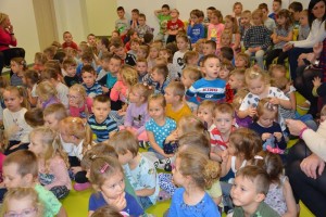 Suwałki Przedszkole nr 1 czyta dzieciom