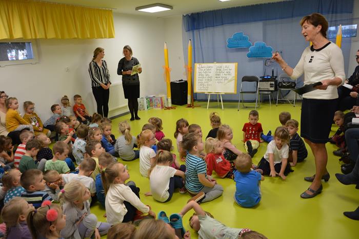 Suwałki Przedszkole nr 1 czyta dzieciom