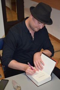 Suwałki Biblioteka Publiczna Artur Urbanowicz książka Paradoks
