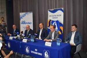 Suwałki konferencja Ślepsk Malow z marszałkiem wojewodztwa A. Kosickim